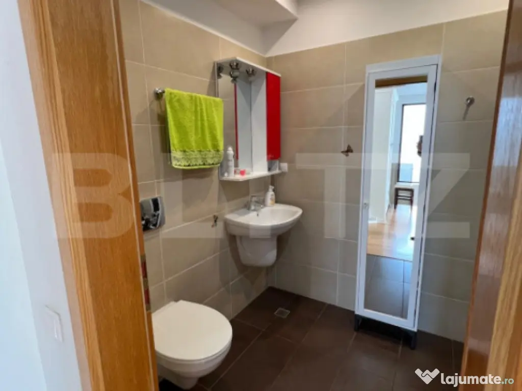 Casă pe o stradă privată în Făget cu teren și panoram?