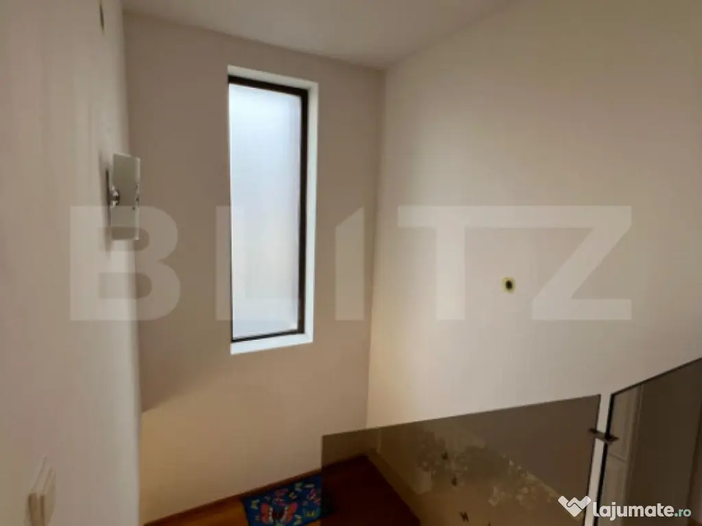 Casă pe o stradă privată în Făget cu teren și panoram?