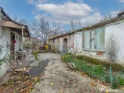 Casa cu teren 454 mp - zona Uta 