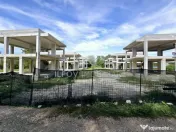 Ansamblu 8 case la structura, 3298mp teren, autorizatie vala 