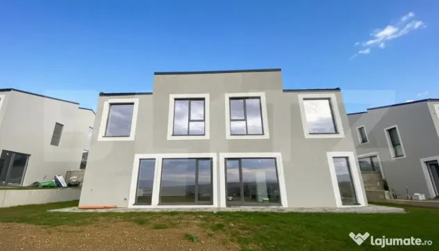 Casa pe calcan cu priveliste superba si compartimentare deos