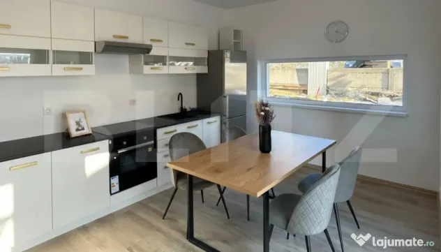 Casa pe calcan cu priveliste superba si compartimentare deos