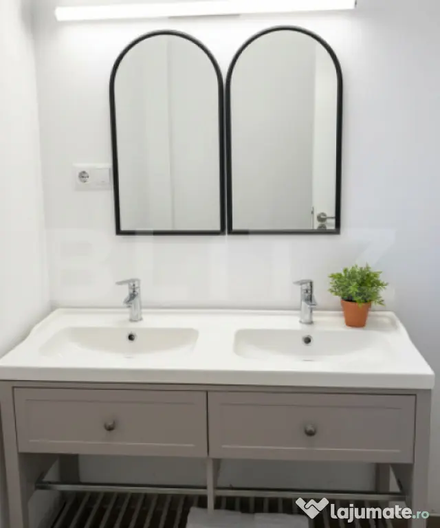 Casa pe calcan cu priveliste superba si compartimentare deos