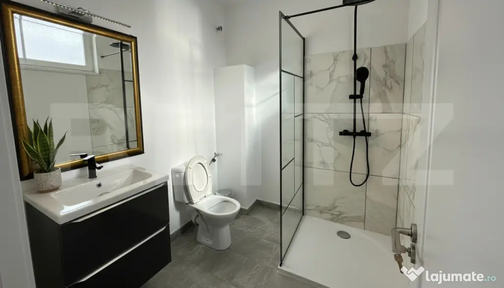 Casa pe calcan cu priveliste superba si compartimentare deos