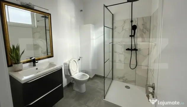 Casa pe calcan cu priveliste superba si compartimentare deos