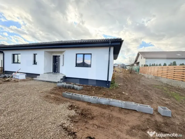 Casă de vânzare în cartierul Izvor, comuna Tărlungeni, l