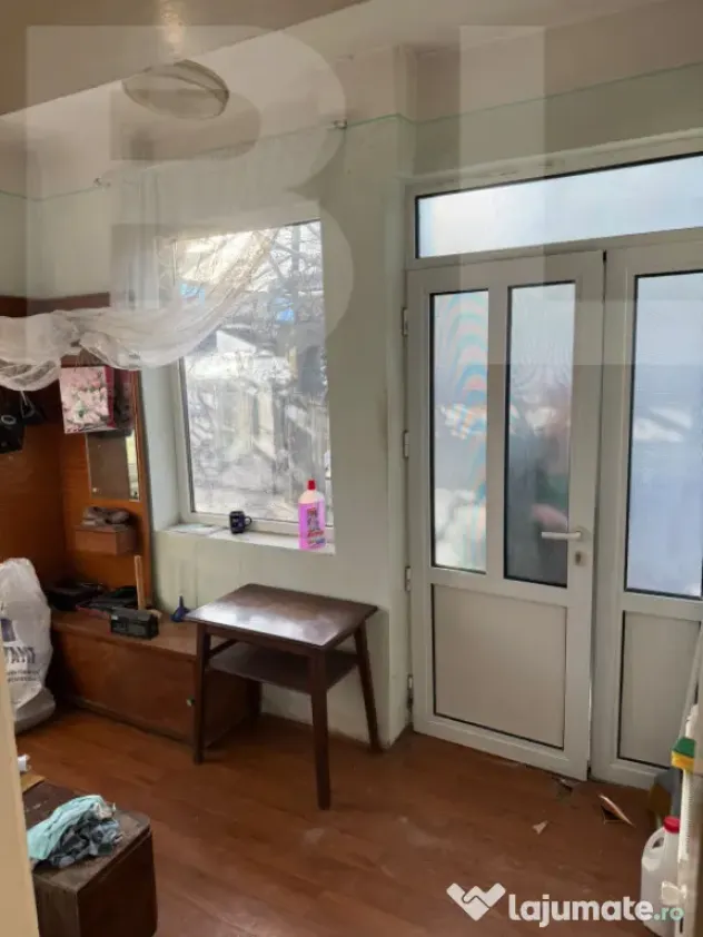 Casa de vanzare, cu 3 camere, doua bucatarii+teren in Simeri