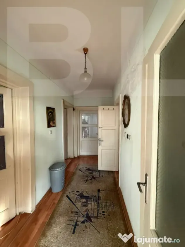 Casa de vanzare, cu 3 camere, doua bucatarii+teren in Simeri