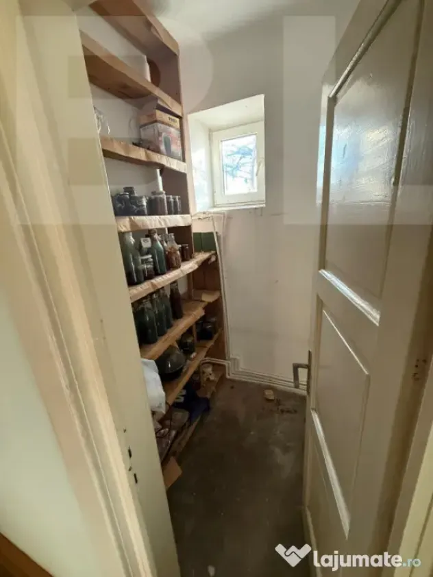 Casa de vanzare, cu 3 camere, doua bucatarii+teren in Simeri
