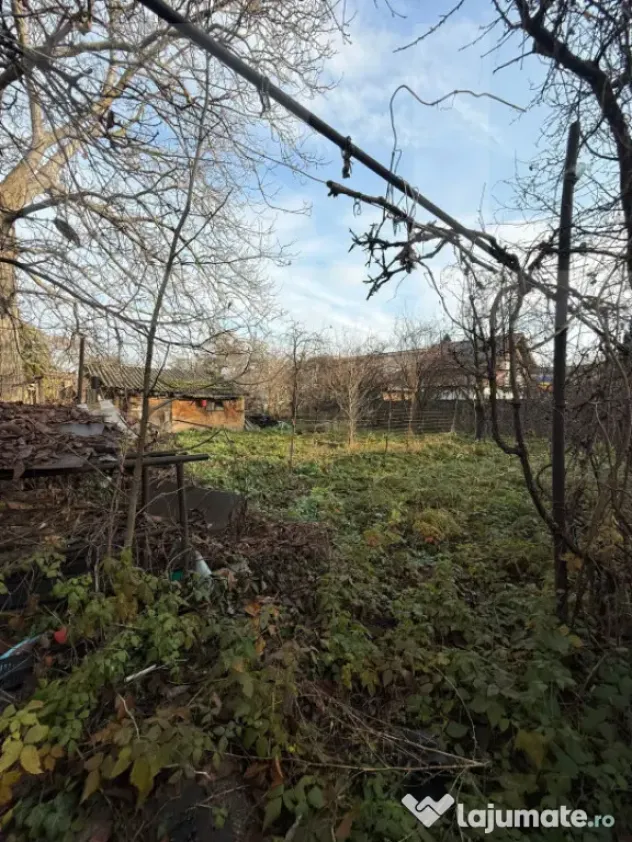 Casa de vanzare, cu 3 camere, doua bucatarii+teren in Simeri