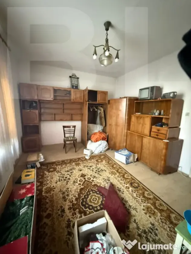 Casa de vanzare, cu 3 camere, doua bucatarii+teren in Simeri