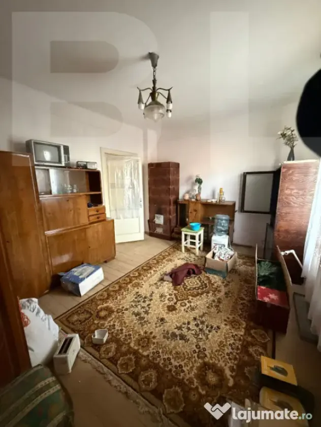Casa de vanzare, cu 3 camere, doua bucatarii+teren in Simeri