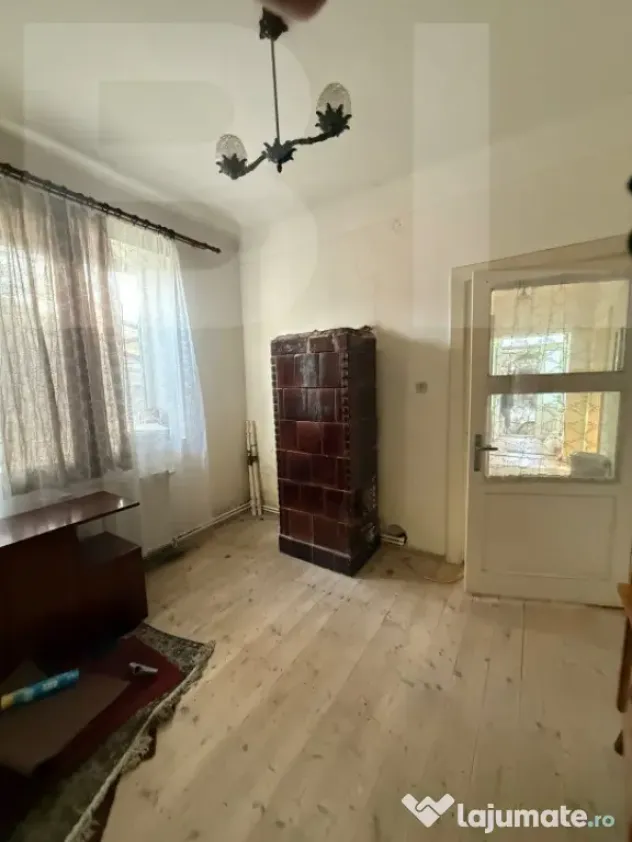 Casa de vanzare, cu 3 camere, doua bucatarii+teren in Simeri