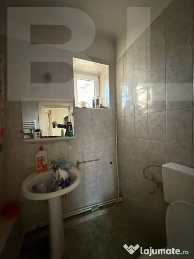 Casa de vanzare, cu 3 camere, doua bucatarii+teren in Simeri