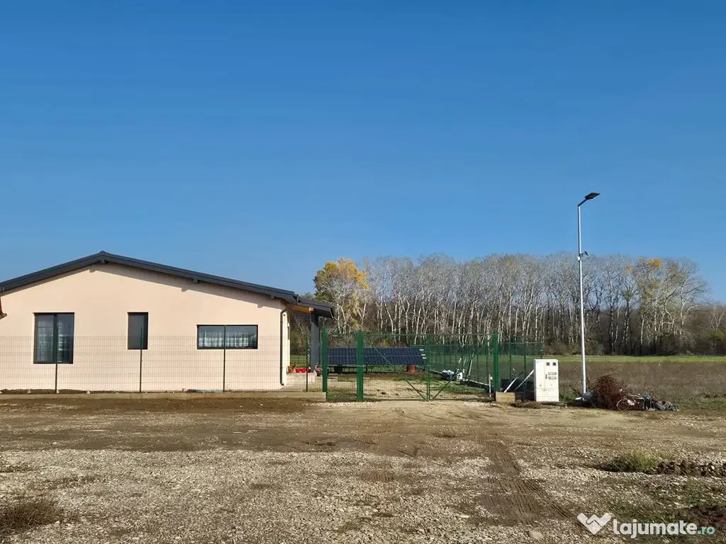 Loturi de teren 638 mp - curent tras la teren - Crevedia