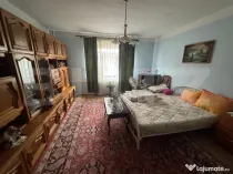 Casa de vanzare cu 6 camere, 374 mp, teren 719 mp, strada B