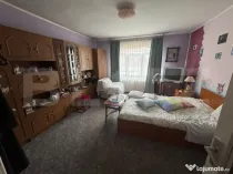 Casa de vanzare cu 6 camere, 374 mp, teren 719 mp, strada B