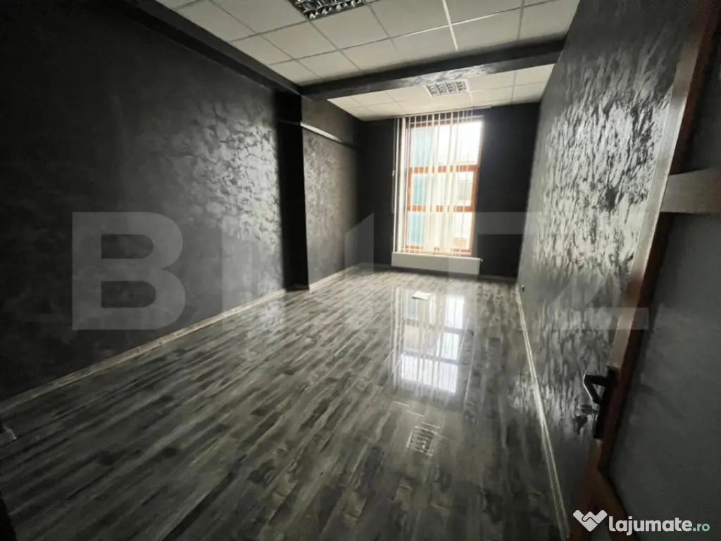 Birou 18 mp cu parcare si spatii comune, zona de Centura
