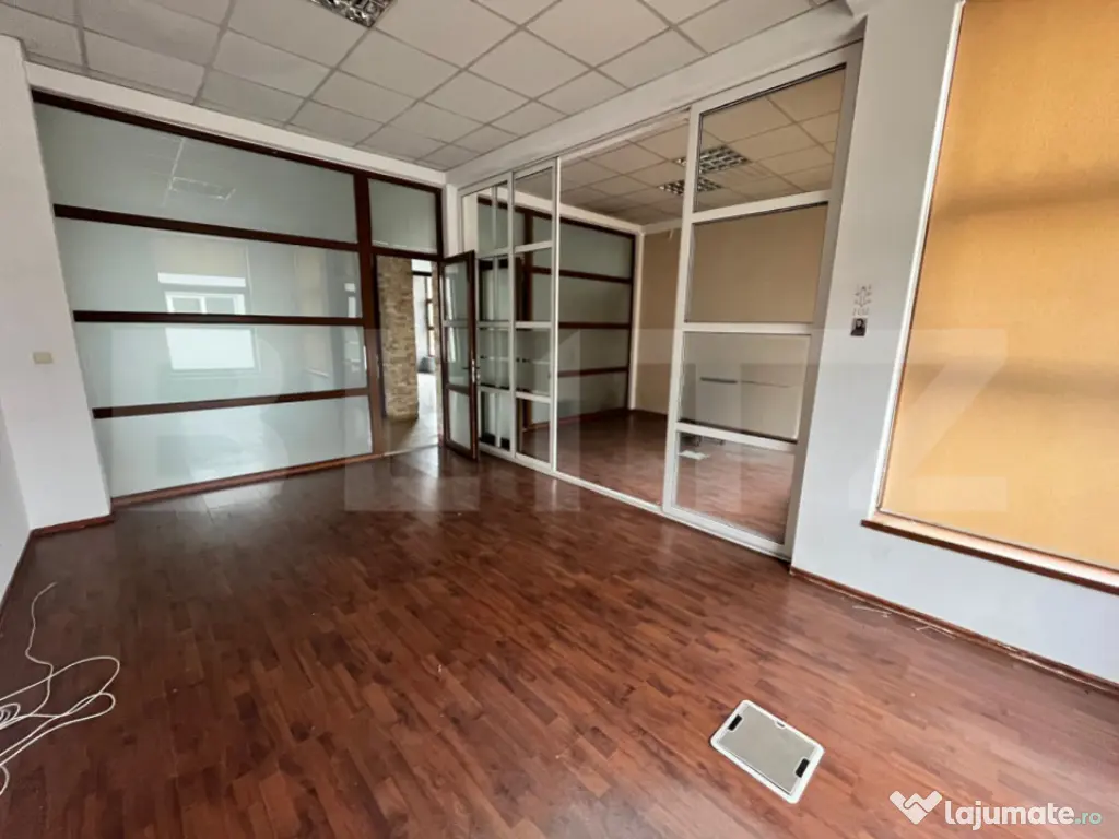 Birou 18 mp cu parcare si spatii comune, zona de Centura