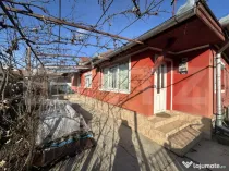 Casă pe un nivel, 3 camere, curte + anexe, ideală pentru p