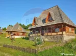 Vanzare 3 case de vacanta si 15750 mp teren, Botiza, Mara...