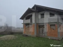 Casa la rosu, P+M, 4 camere, 400 mp teren, Simnicul de Jos