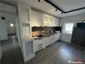 Ap 4 cam transformat in 3, et 1, renovat complet, zona Inspe 