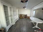 Ap 4 cam transformat in 3, et 1, renovat complet, zona Inspe 