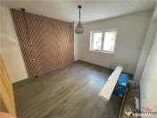 Ap 4 cam transformat in 3, et 1, renovat complet, zona Inspe 