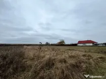 Teren 28 ari, drum principal