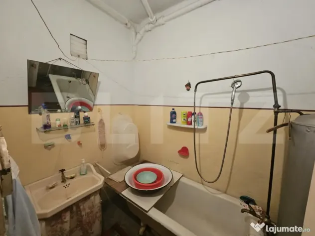 Apartament de vânzare cu 2 camere, 80mp, decomandat, Ocna M