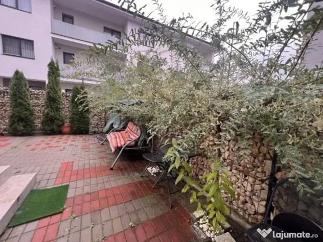 Apartament 3 camere, 53 mp, zona Sasar