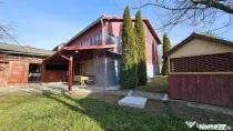 Casă / Vilă cu 3 camere de vânzare-Cacica-Suceava