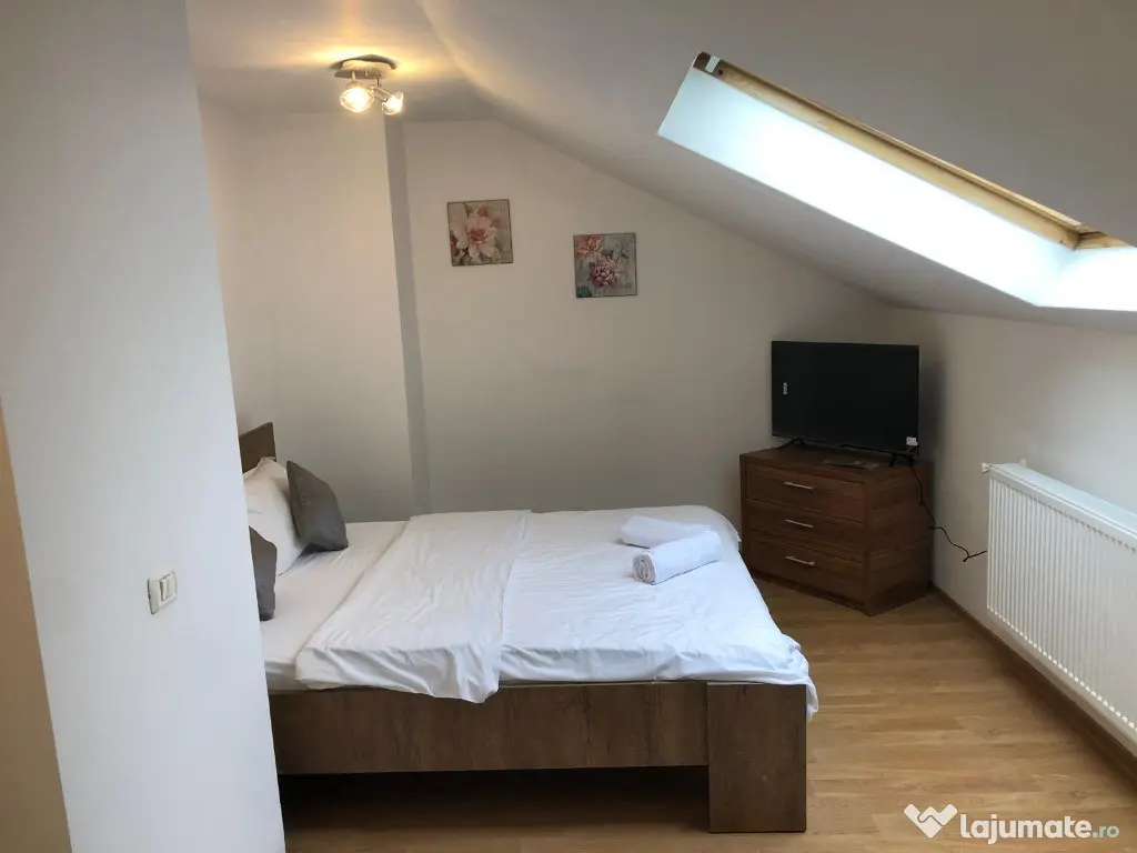Apartament cu 3 camere, decomandat - zona Centru Civic
