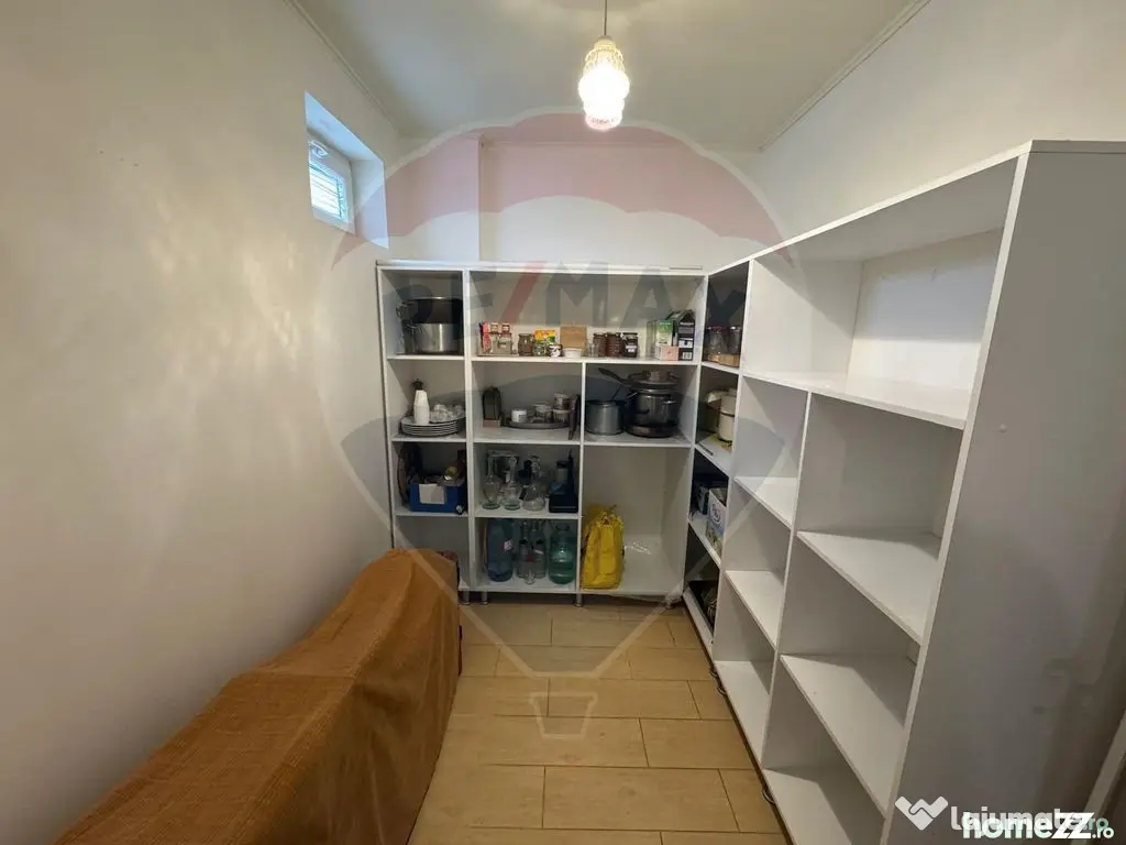 Casă / Vilă cu 6 camere de vânzare în zona Darmanesti - Piatra-Neamt (Neamt)