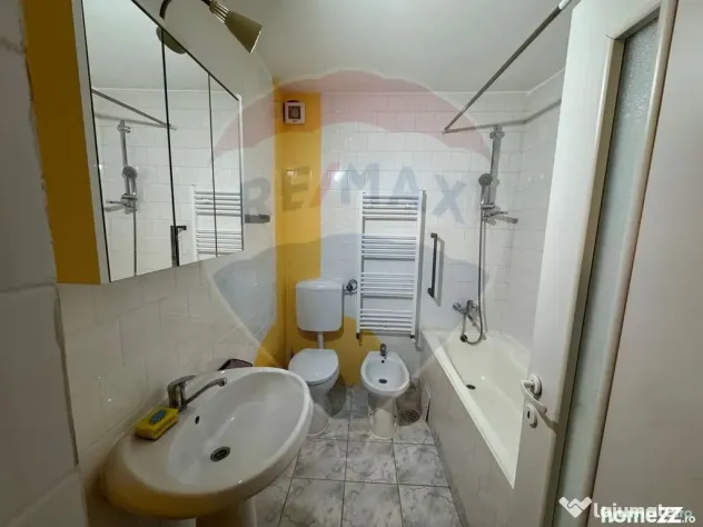 Casă / Vilă cu 6 camere de vânzare în zona Darmanesti - Piatra-Neamt (Neamt)