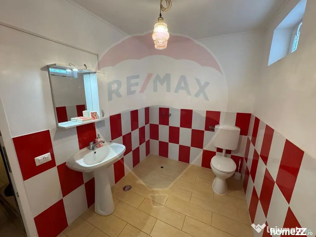 Casă / Vilă cu 6 camere de vânzare în zona Darmanesti - Piatra-Neamt (Neamt)
