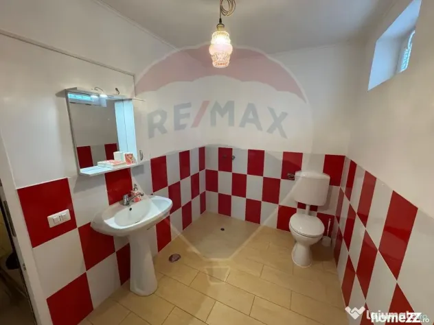 Casă / Vilă cu 6 camere de vânzare în zona Darmanesti - Piatra-Neamt (Neamt)