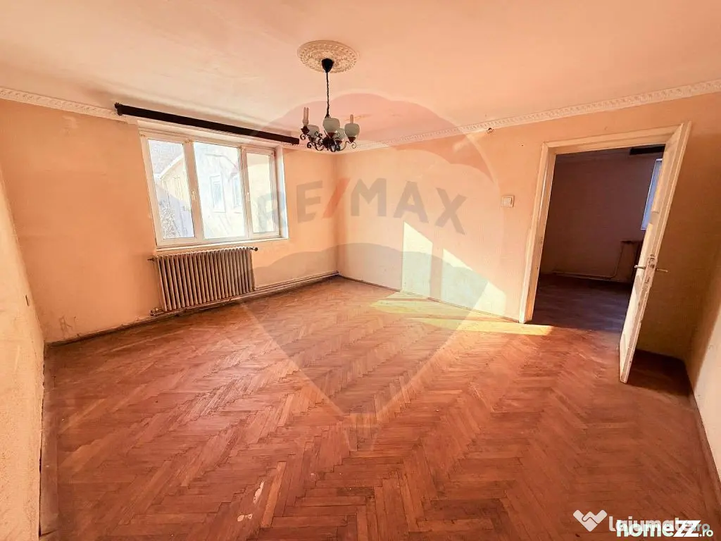 Casă de vanzare cu curte | 4 camere | Zona Gorjului | Te...