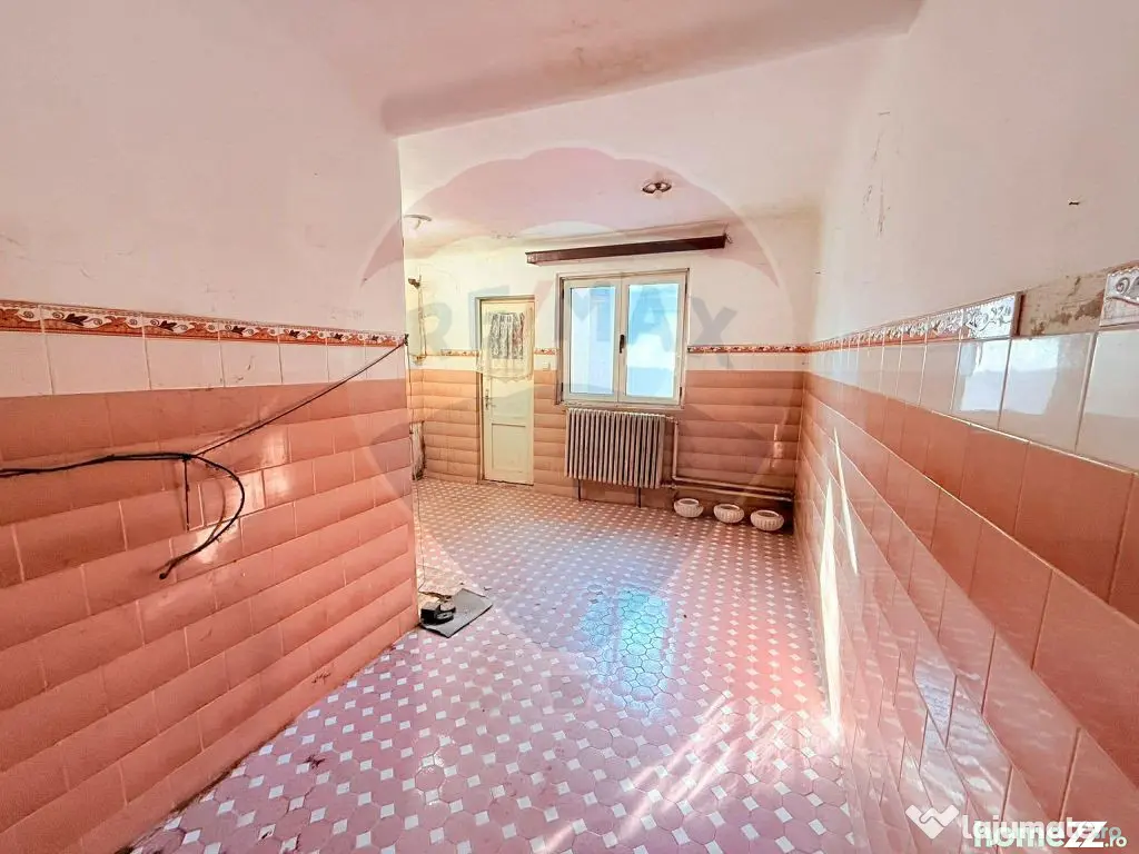 Casă de vanzare cu curte | 4 camere | Zona Gorjului | Te...