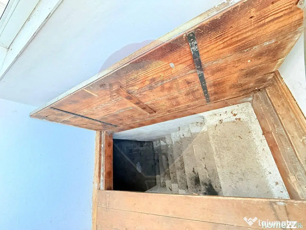 Casă de vanzare cu curte | 4 camere | Zona Gorjului | Te...