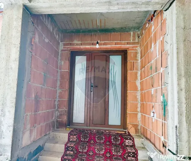 Casă/vilă spațioasă, centrală în Săliște, structu...