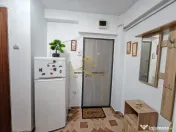 Garsonieră de închiriat – Zona Centrală, Str. 9 Mai,... 