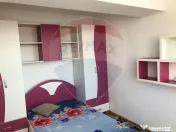 Apartament cu 3 camere de închiriat în zona Nufărul