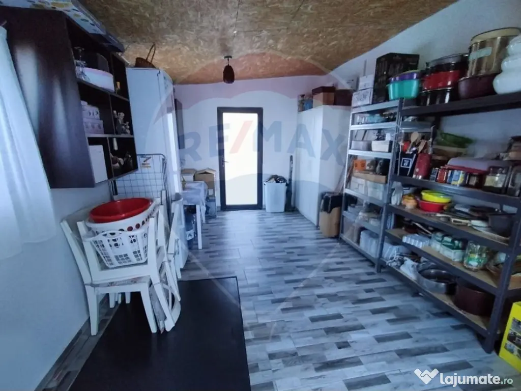 Casă / Vilă cu 5 camere - la 2 minute de Complex Cosmop...