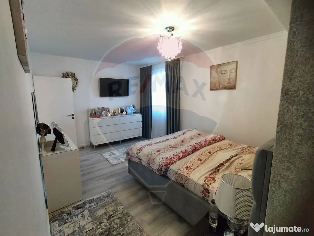 Casă / Vilă cu 5 camere - la 2 minute de Complex Cosmop...