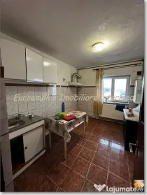 Apartament 2 camere decomandate zona Poarta 6