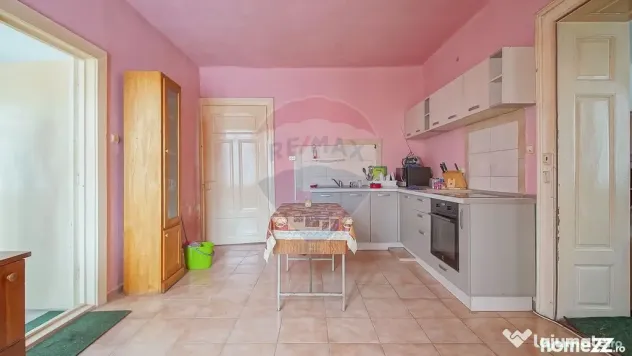Casă de vânzare în centrul localității Prejmer, tere...