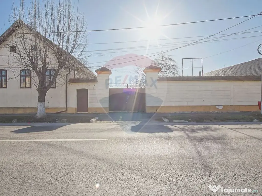 Casă de vânzare în centrul localității Prejmer, tere...