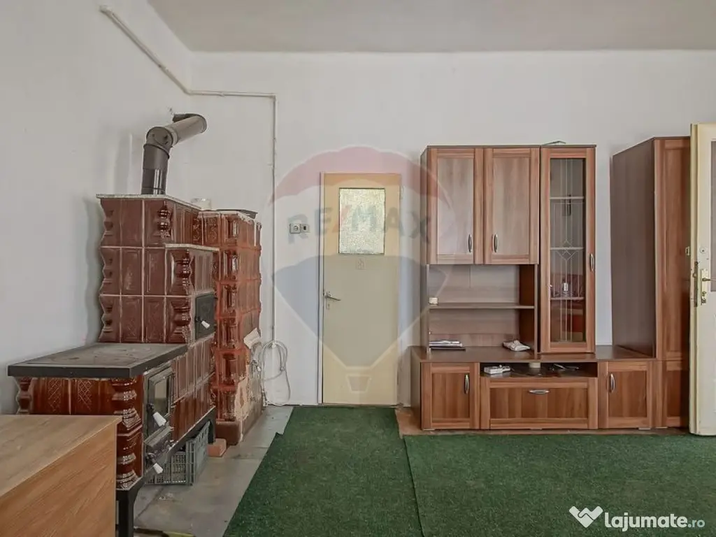 Casă de vânzare în centrul localității Prejmer, tere...